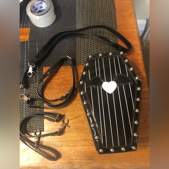 RARE Pre Loved Total R.I.P. Off Coffin Purse - Picture 10 of 10